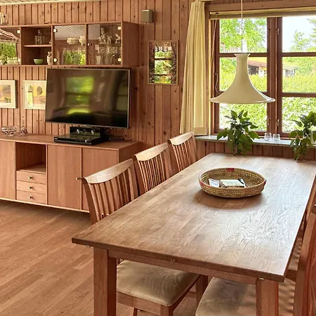 3 Bedroom Beautiful In * Eskebjerg