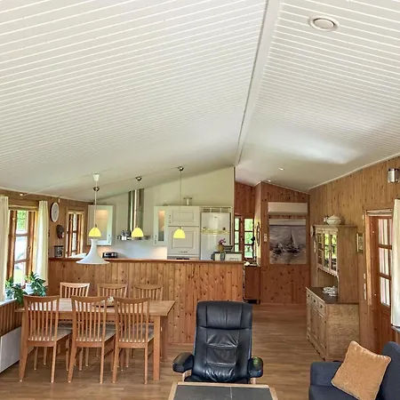 3 Bedroom Beautiful In Feriehus *
